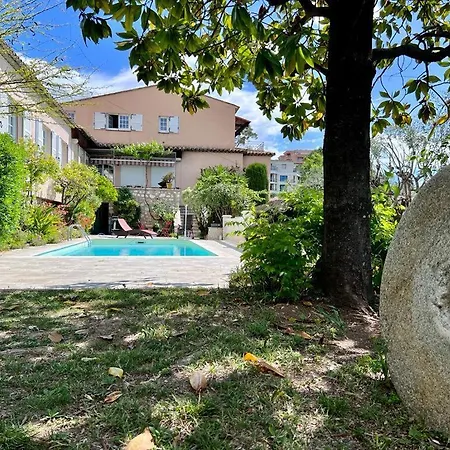 Les Petites Terrasses Guest house *